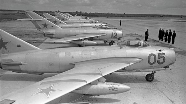  Реактивдүү советтик МИГ-17  истребители  - Sputnik Кыргызстан