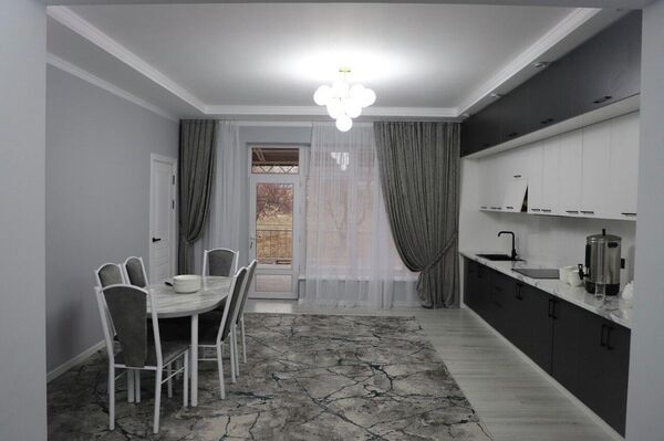 В пятикомнатном жилье есть все необходимые условия и мебель - Sputnik Кыргызстан