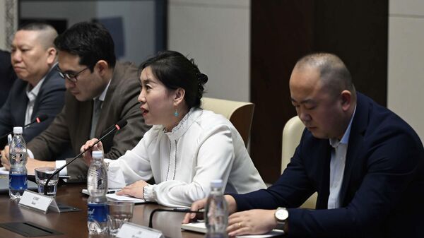 Встреча главы кабмина КР Адылбека Касымалиева с делегацией китайской компании Миньшан - Sputnik Кыргызстан
