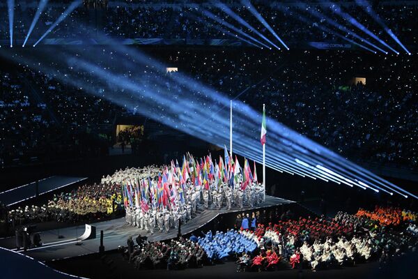 Зрители, следившие за открытием, посчитали, что итальянская церемония выглядит произведением искусства на контрасте со скандальным открытием в Париже в 2024 году - Sputnik Кыргызстан