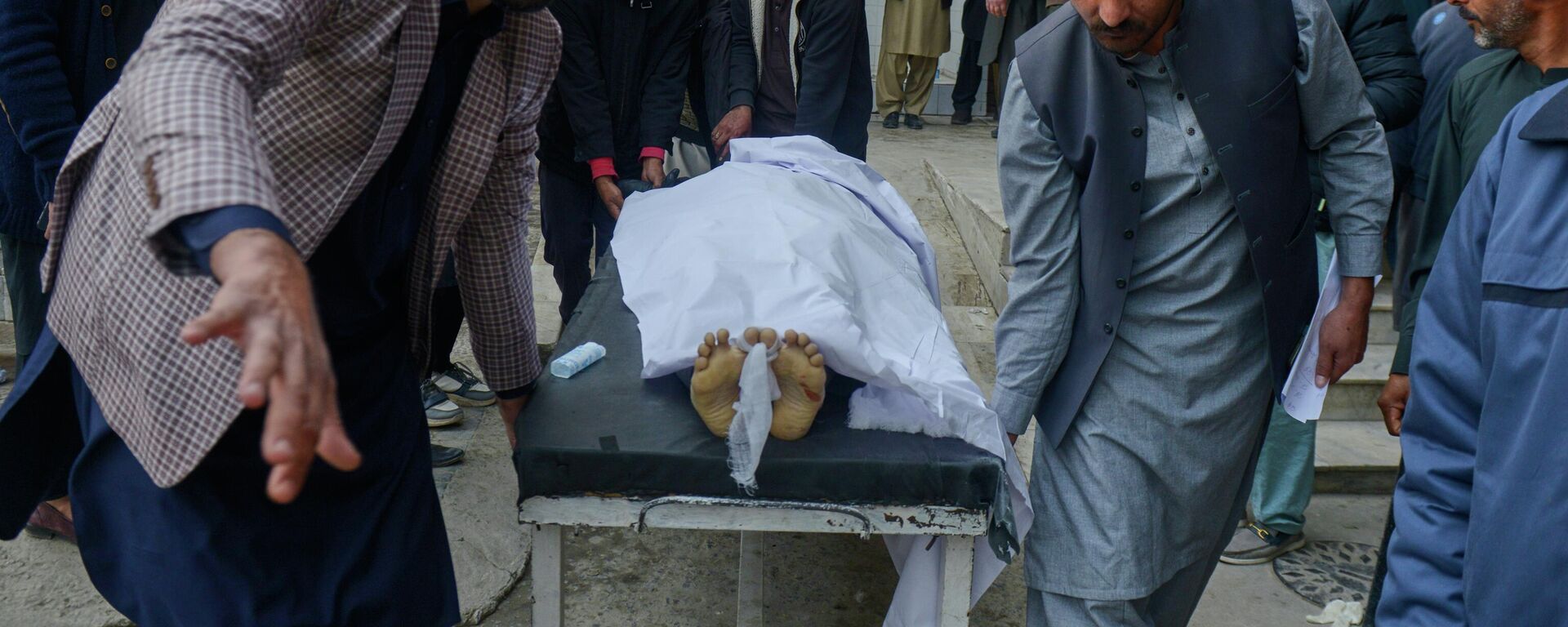 Исламабаддагы мечиттеги жардыруудан жабыркаган адам - Sputnik Кыргызстан, 1920, 07.02.2026