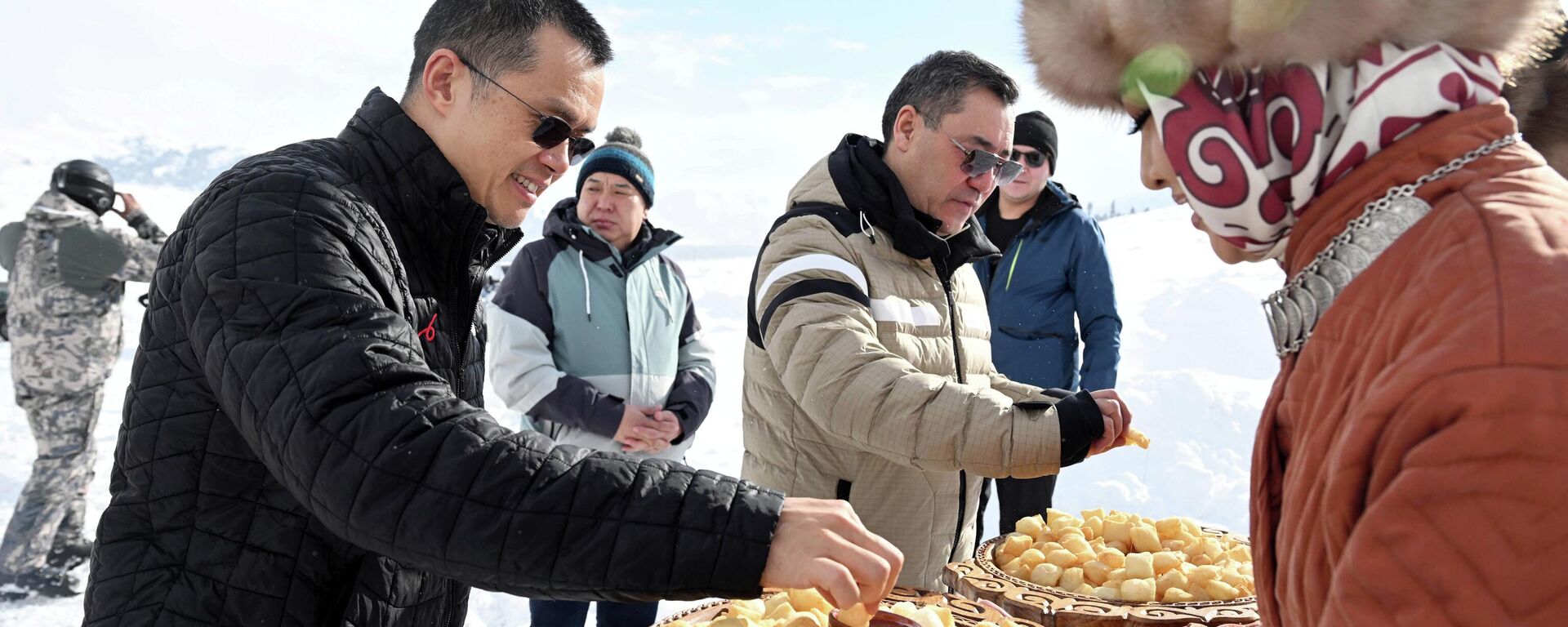 Садыр Жапаров вместе с основателем международной криптовалютной биржи Binance Чанпэн Чжао посетили Жыргалан - Sputnik Кыргызстан, 1920, 08.02.2026