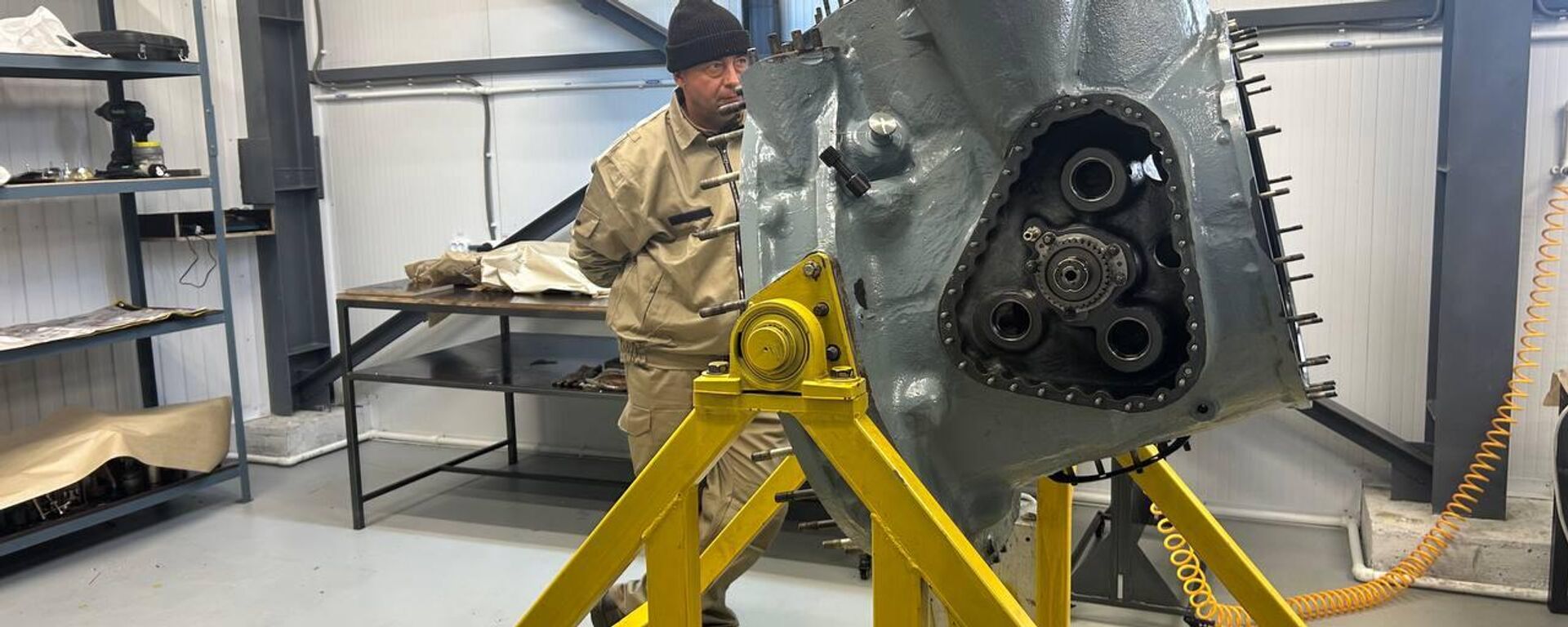 В Кыргызстане создали первый региональный центр ремонта и подготовки специалистов для вертолетов Ми-171 и Ми-8 - Sputnik Кыргызстан, 1920, 10.02.2026