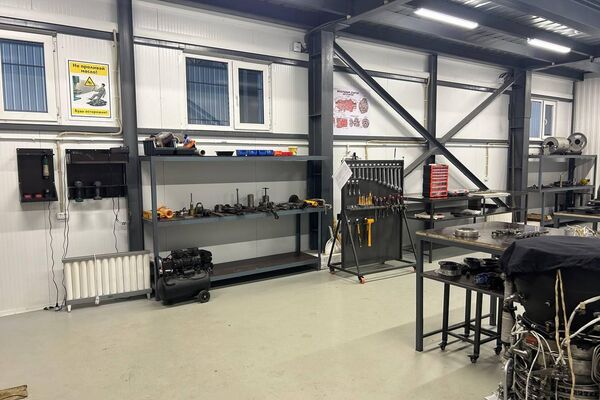 Теперь вертолеты гражданской авиации, МЧС и Министерства обороны Кыргызстана смогут проходить ремонт и обслуживание не за пределами страны - Sputnik Кыргызстан