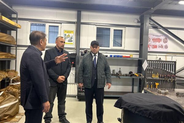 Теперь вертолеты гражданской авиации, МЧС и Министерства обороны Кыргызстана смогут проходить ремонт и обслуживание не за пределами страны - Sputnik Кыргызстан