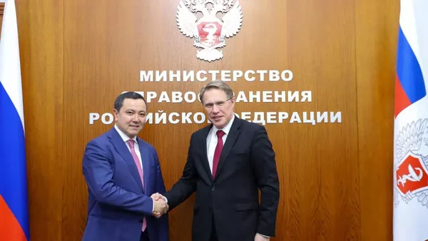 Министр здравоохранения КР Каныбек Досмамбетов и министр здравоохранения РФ Михаил Мурашко - Sputnik Кыргызстан