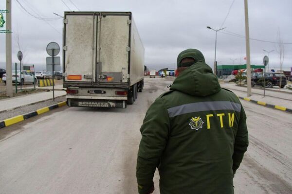 В ЕАЭС начали пломбировать фуры для контроля перевозок - Sputnik Кыргызстан