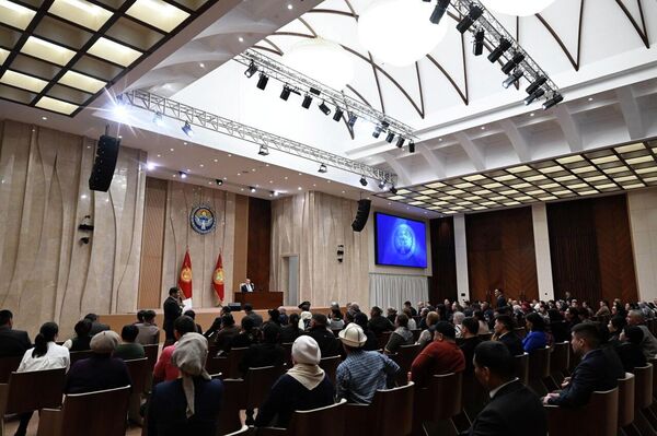 Президент принял родителей задержанных и осужденных за наркопреступления - Sputnik Кыргызстан