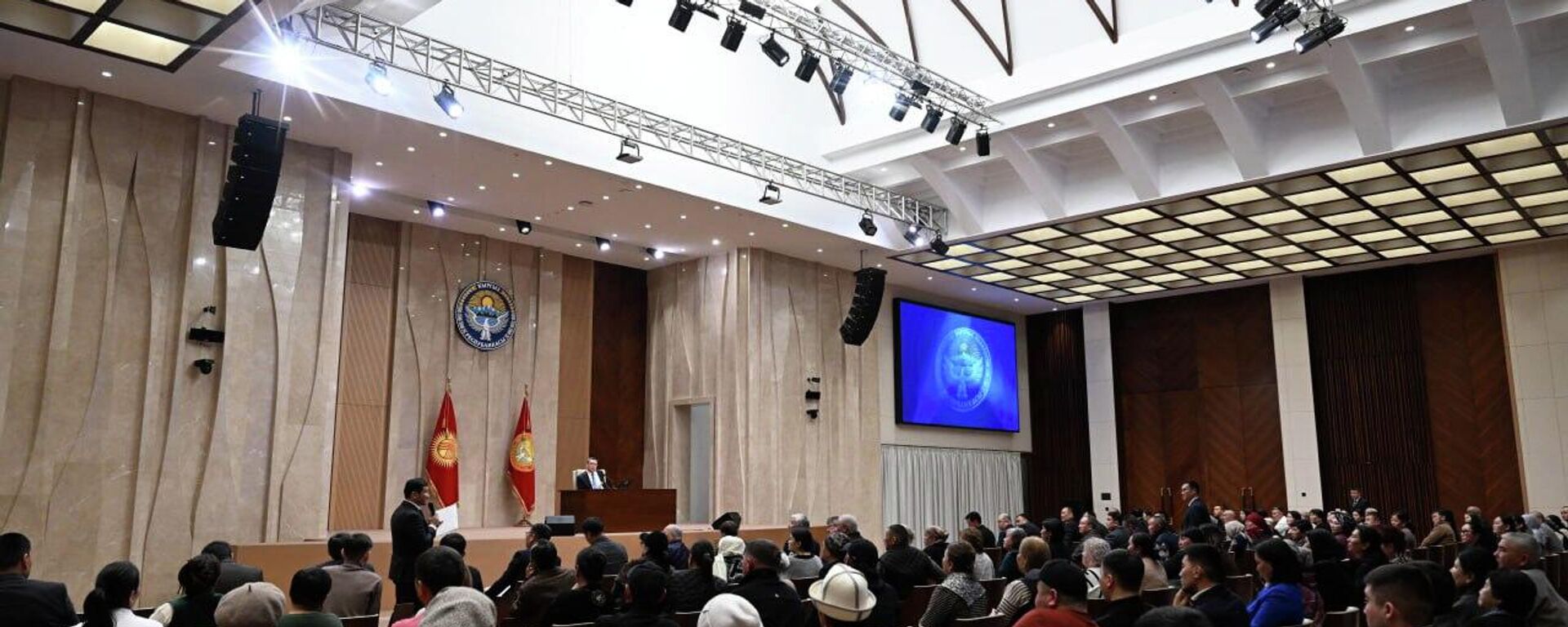 Президент принял родителей задержанных и осужденных за наркопреступления - Sputnik Кыргызстан, 1920, 13.02.2026