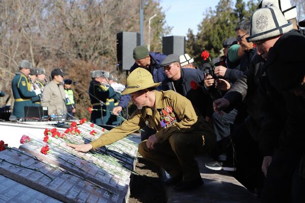 Митинг-реквием, посвящённый 37-й годовщине вывода советских войск из Афганистана - Sputnik Кыргызстан