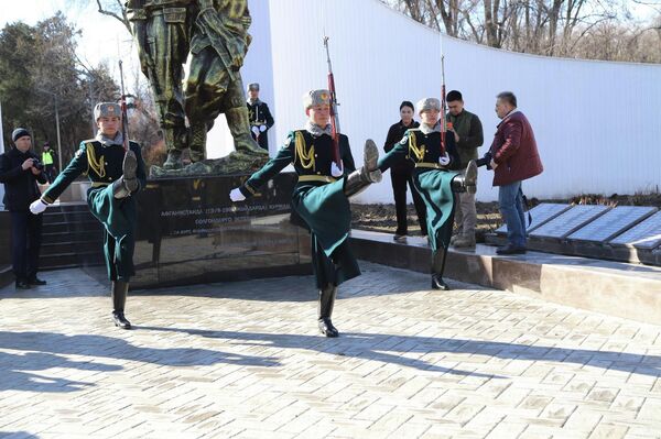 Митинг-реквием, посвящённый 37-й годовщине вывода советских войск из Афганистана - Sputnik Кыргызстан