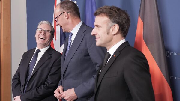 Премьер Великобритании Кир Стармер, канцлер Германии Фридрих Мерц, президент Франции Эммануэль Макрон - Sputnik Кыргызстан