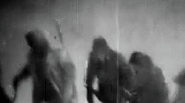 Эльбруска желегин илген гитлерчилердин текке кеткен аракети. Видео - Sputnik Кыргызстан