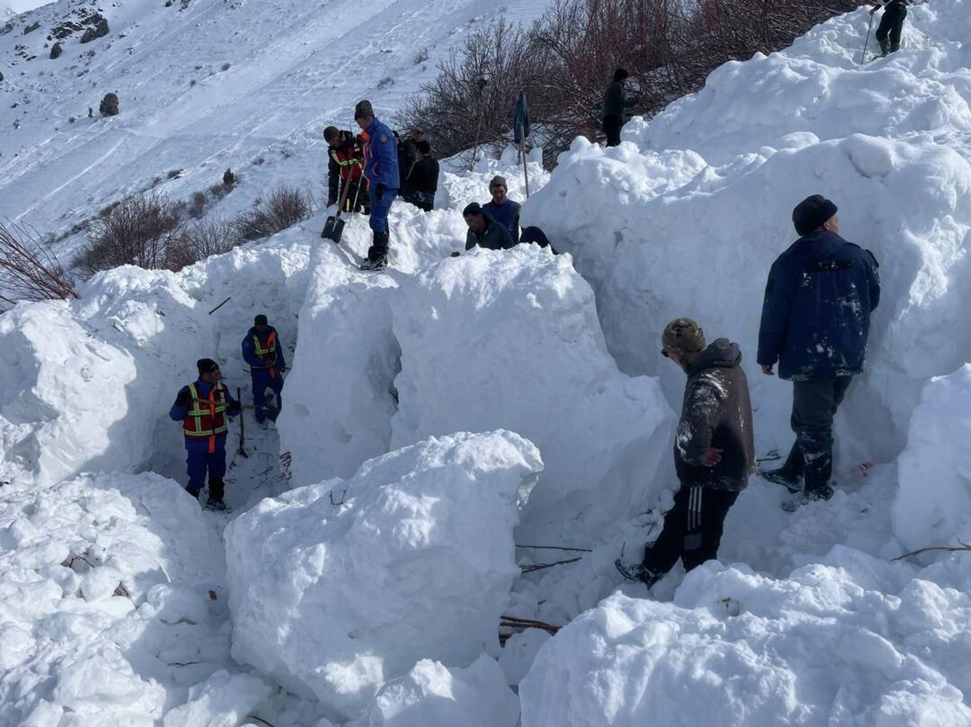 Спасатели сегодня нашли тело 59-летнего чабана, погибшего под лавиной - Sputnik Кыргызстан, 1920, 18.02.2026