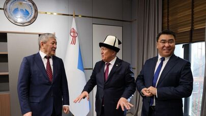 Адылбек Касымалиев представил коллективу мэрии Оша нового мэра Жанара Акаева