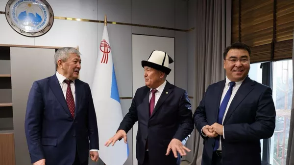  Оштун мэри Жанар Акаев, экс-мэр Жеңишбек Токторбаев жана минкаб төрагасы Адылбек Касымалиев - Sputnik Кыргызстан