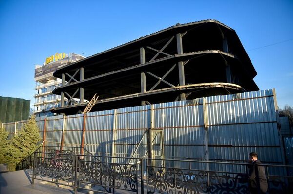 По его словам, строящийся объект не соответствует утвержденному проекту - Sputnik Кыргызстан