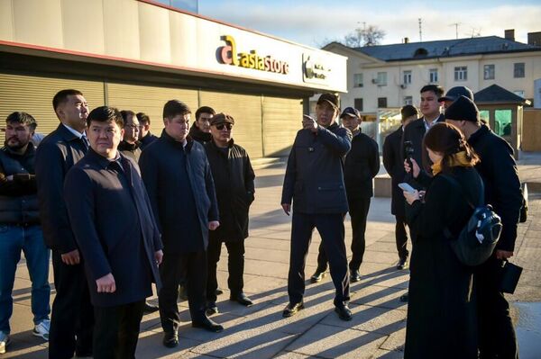 Мэр Бишкека поручил за три дня снести конструкцию на месте бывшего фонтана возле ЦУМа - Sputnik Кыргызстан