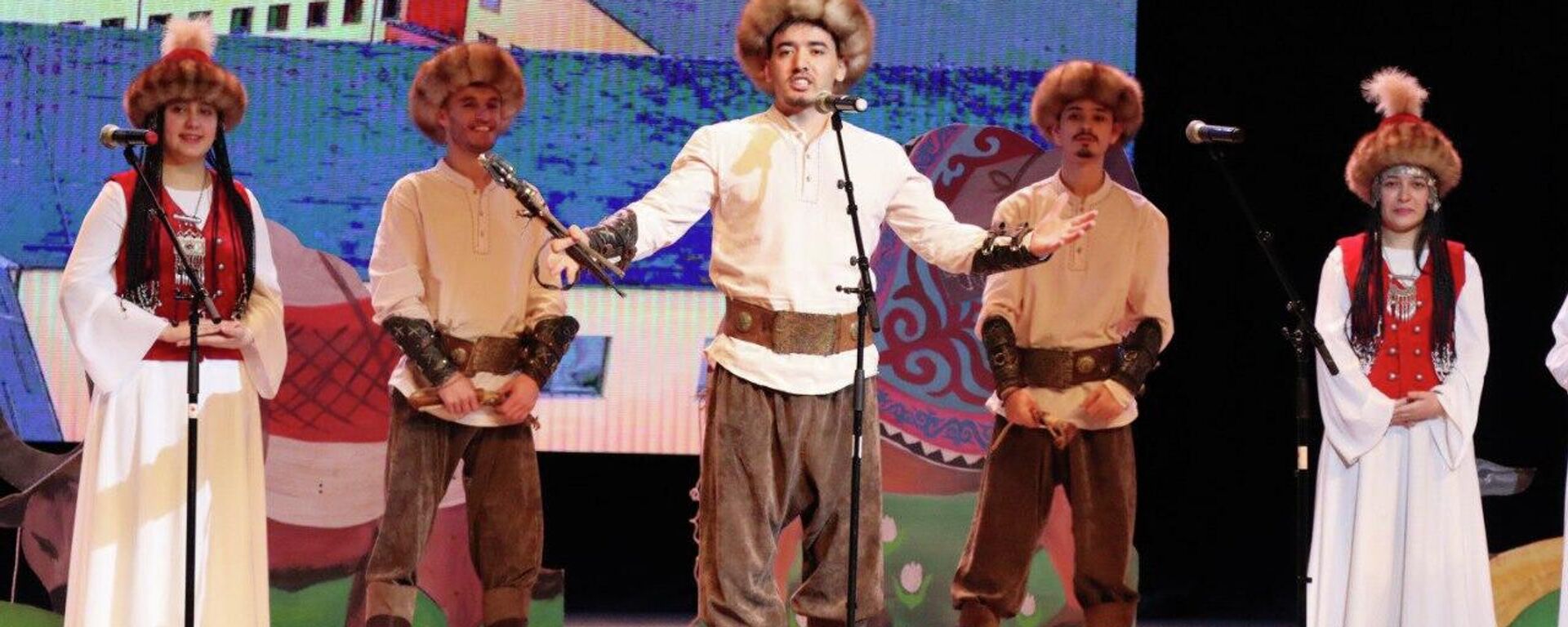 Бишкектеги фестивалда чет элдик студенттер кыргыз ырларын аткарышты - Sputnik Кыргызстан, 1920, 20.02.2026