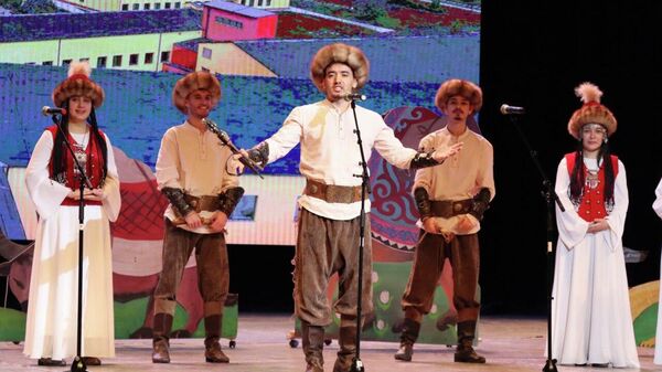 Бишкектеги фестивалда чет элдик студенттер кыргыз ырларын аткарышты - Sputnik Кыргызстан