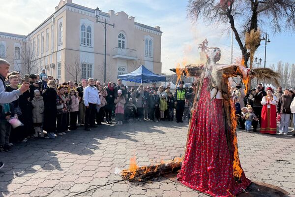 Бишкекте Масленица майрамына карата маданий иш-чаралар өттү - Sputnik Кыргызстан