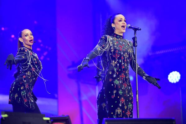 Концерт приостановили с наступлением ооз ачуу (время разговения). Через  10 минут мероприятие продолжилось выступлением певицы Славы. - Sputnik Кыргызстан