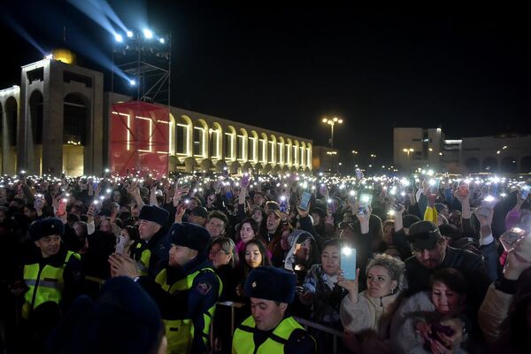 Безопасность на концерте обеспечивали порядка 4 тысяч сотрудников милиции - Sputnik Кыргызстан