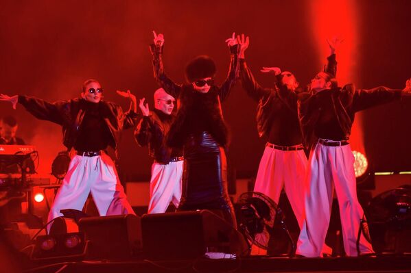 Поздравить кыргызстанцев приехала и певица Zivert  - Sputnik Кыргызстан