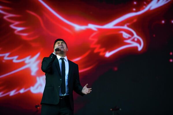 В концерте приняли участие популярные отечественные и российские артисты - Sputnik Кыргызстан