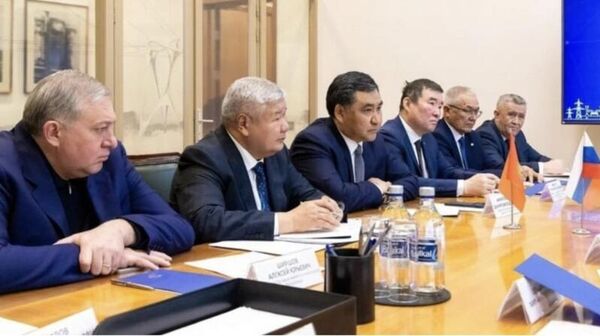 Алексей Ширшов на переговорах по Верхне-Нарынскому каскаду ГЭС - Sputnik Кыргызстан