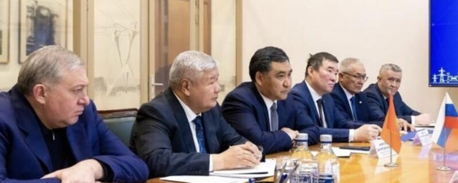 Алексей Ширшов на переговорах по Верхне-Нарынскому каскаду ГЭС - Sputnik Кыргызстан, 1920, 23.02.2026