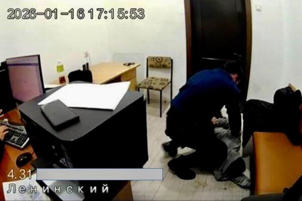 Сотрудник РУВД подозревается в избиении задержанного - Sputnik Кыргызстан