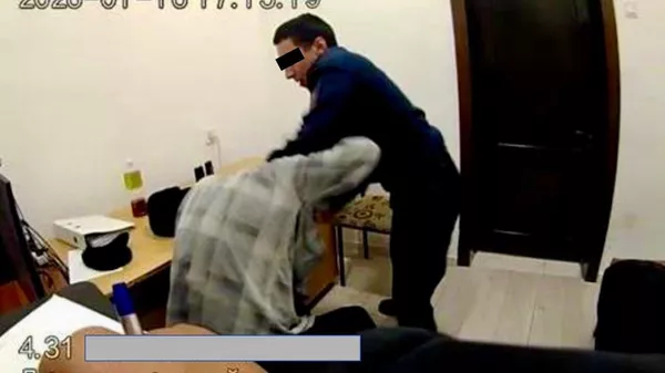 Сотрудника Ленинского РУВД Бишкека подозревают в избиении задержанного - Sputnik Кыргызстан