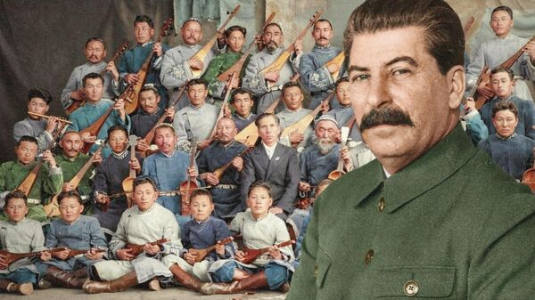 Кыргыз өнөрпоздоруна кол чапкан Сталин - Sputnik Кыргызстан