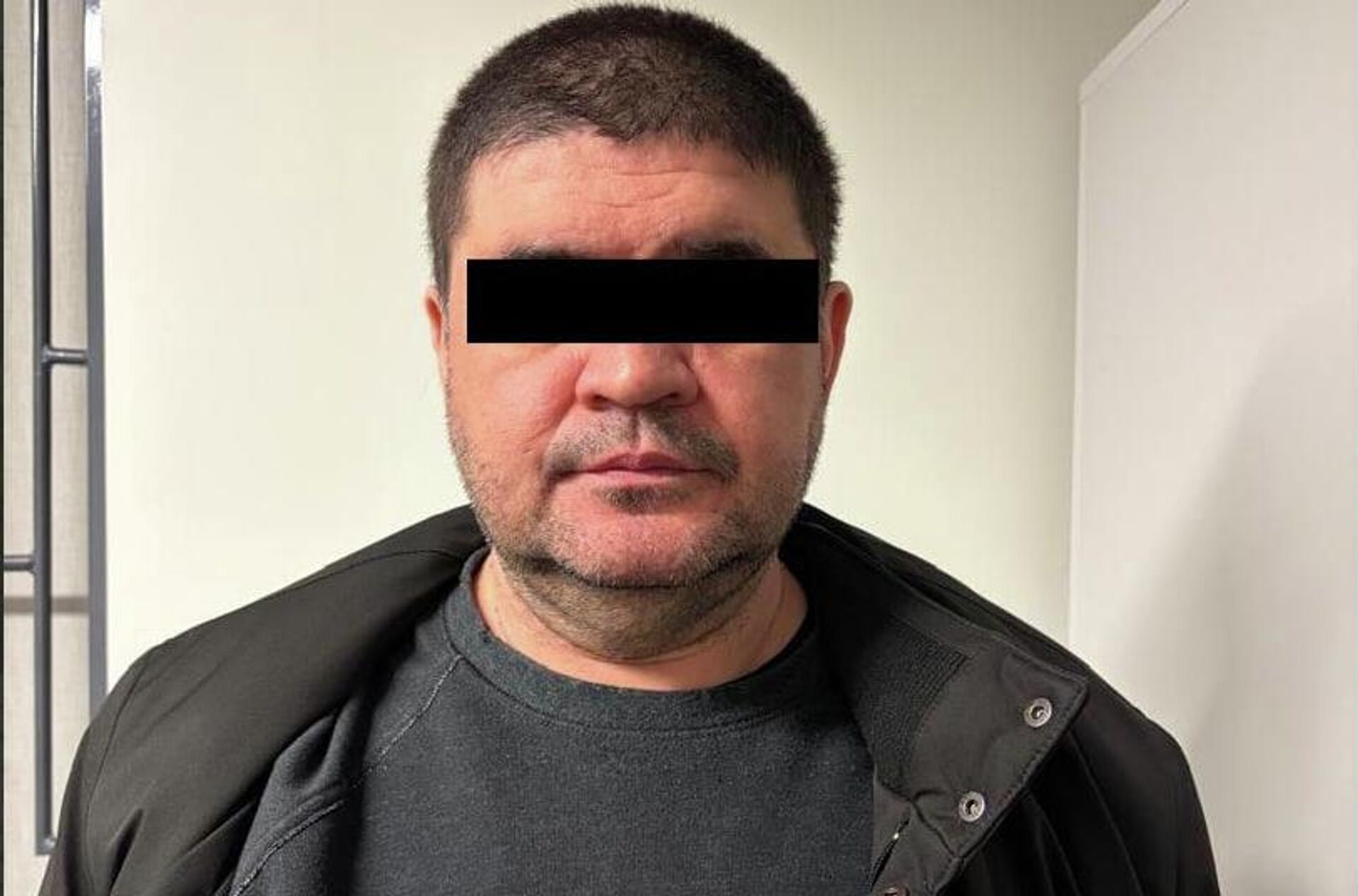 Сотрудника ГКНБ попытались подкупить 200 граммами золота - Sputnik Кыргызстан, 1920, 26.02.2026