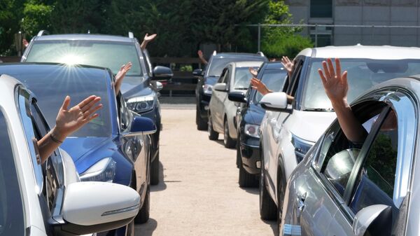 Көчөдөн өтүп бара жаткан автоунаалар. Архив - Sputnik Кыргызстан