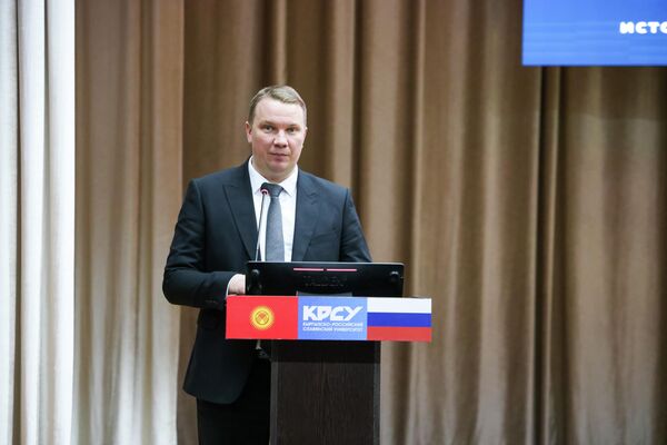 В КРСУ состоялся показ исторической документальной драмы Туркестан. Эхо завоеваний и голоса дружбы - Sputnik Кыргызстан