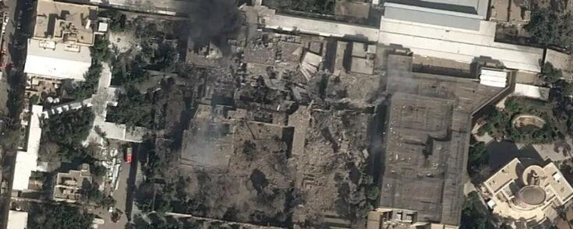 NYT выложила снимок резиденции Хаменеи в Тегеране, разрушенной при ударе - Sputnik Кыргызстан, 1920, 28.02.2026