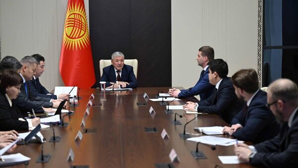 Премьер-министр Адылбек Касымалиев Central Asia Capital инвестициялык фондунун өкүлдөрү менен жолугушуу өткөрдү. - Sputnik Кыргызстан