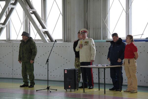 На российской авиабазе в Канте провели день открытых дверей и патриотическую акцию с участием представителей казачьих станиц Канта и Бишкека и юнармейцев - Sputnik Кыргызстан