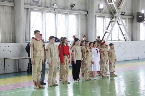 На российской авиабазе в Канте провели день открытых дверей и патриотическую акцию с участием представителей казачьих станиц Канта и Бишкека и юнармейцев - Sputnik Кыргызстан