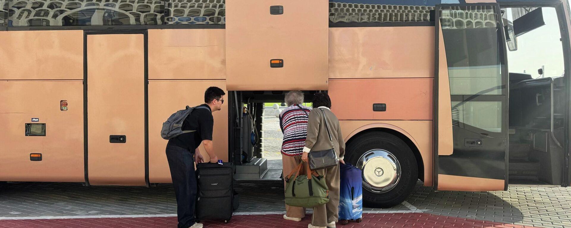 Кыргызстанцы, выезжающие из Дохи в Эр-Ряд в связи с событиями на Ближнем Востоке - Sputnik Кыргызстан, 1920, 07.03.2026