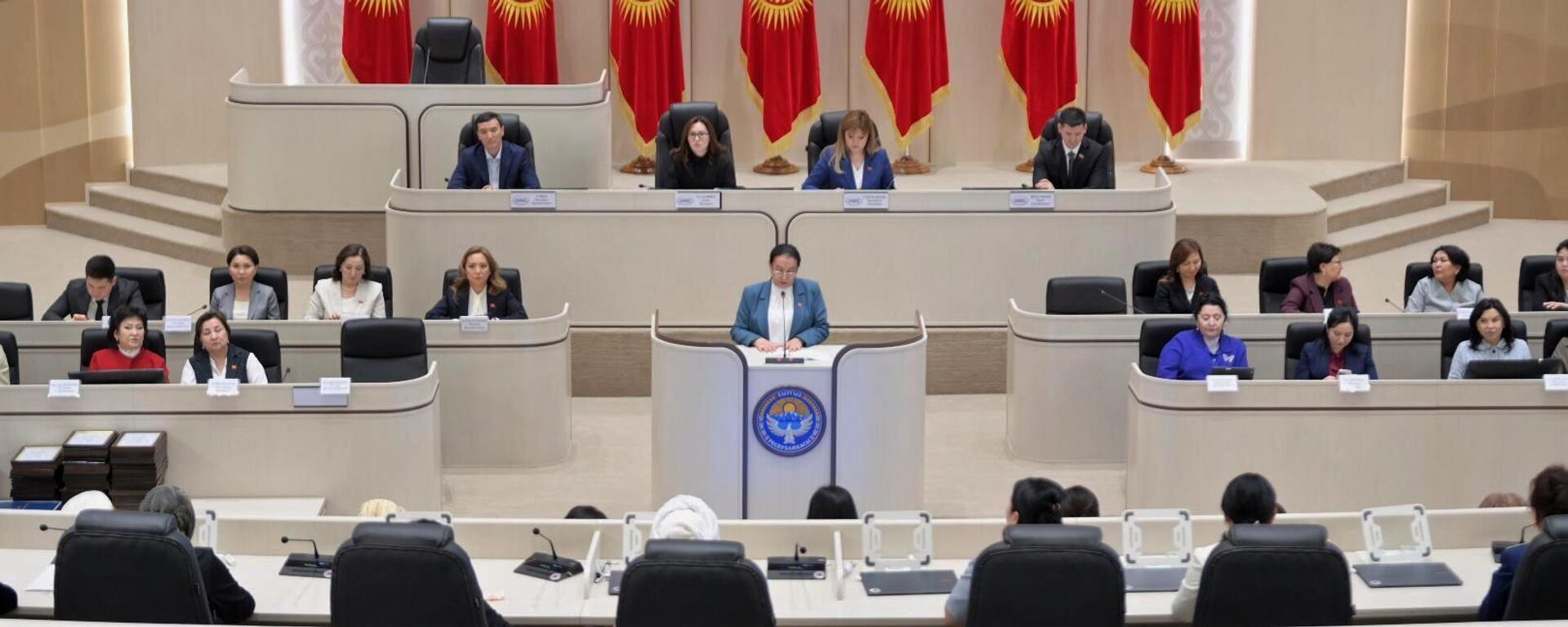 ЖКнын VIII чакырылышындагы курамында аялдарды саны мурдагыга салыштырмалуу көп.  - Sputnik Кыргызстан, 1920, 07.03.2026