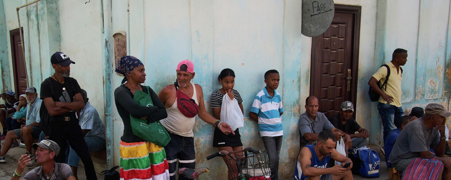 Люди на улицах столицы Кубы Гаваны - Sputnik Кыргызстан, 1920, 07.03.2026