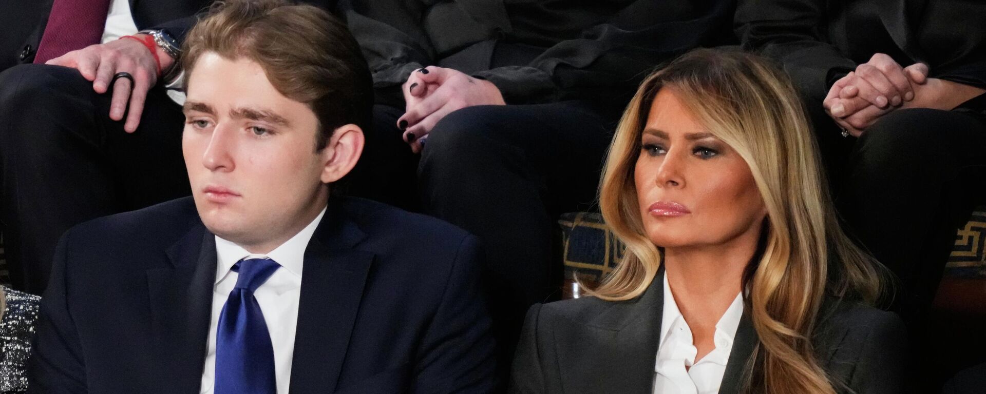 Бэррон Трамп с матерью Меланией Трамп - Sputnik Кыргызстан, 1920, 09.03.2026