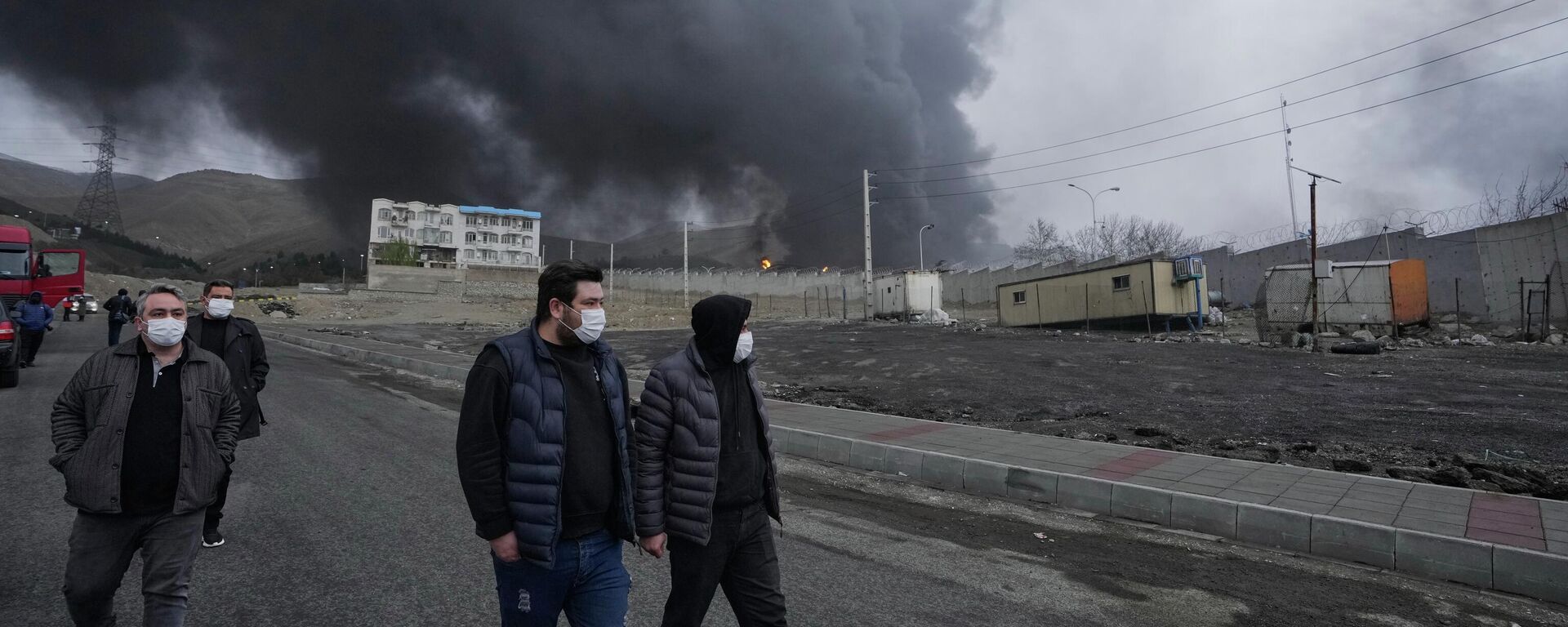 Тегерандагы мунай сактагычындагы жарылуудан кийинки түтүн - Sputnik Кыргызстан, 1920, 09.03.2026