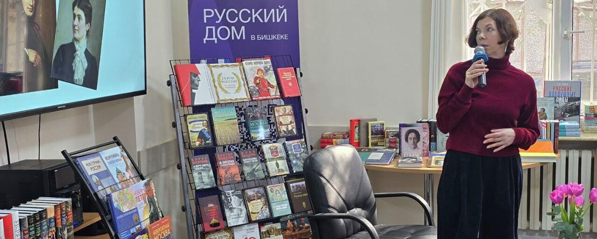 Выставка книг и встреча с писательницей Анной Матвеевой в Бишкеке - Sputnik Кыргызстан, 1920, 11.03.2026