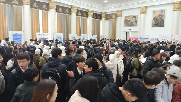 Ош мамлекеттик университетиндеги Евразиялык билим берүүнүн көргөзмөсү - Sputnik Кыргызстан