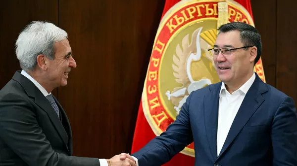 Президент Садыр Жапаров принял главу Международного союза водно-моторного спорта Раффаэле Чиулли Президент Садыр Жапаров принял главу Международного союза водно-моторного спорта Раффаэле Чиулли - Sputnik Кыргызстан