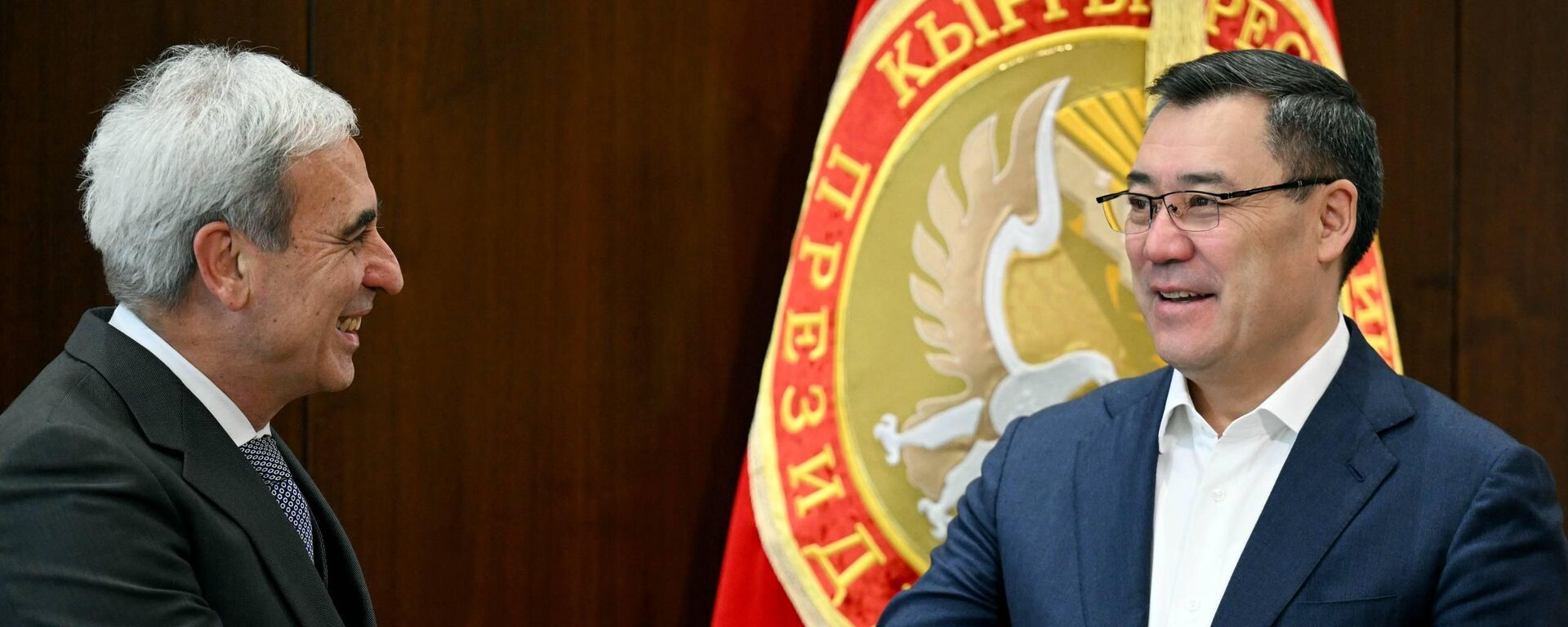 Президент Садыр Жапаров принял главу Международного союза водно-моторного спорта Раффаэле Чиулли - Sputnik Кыргызстан, 1920, 14.03.2026